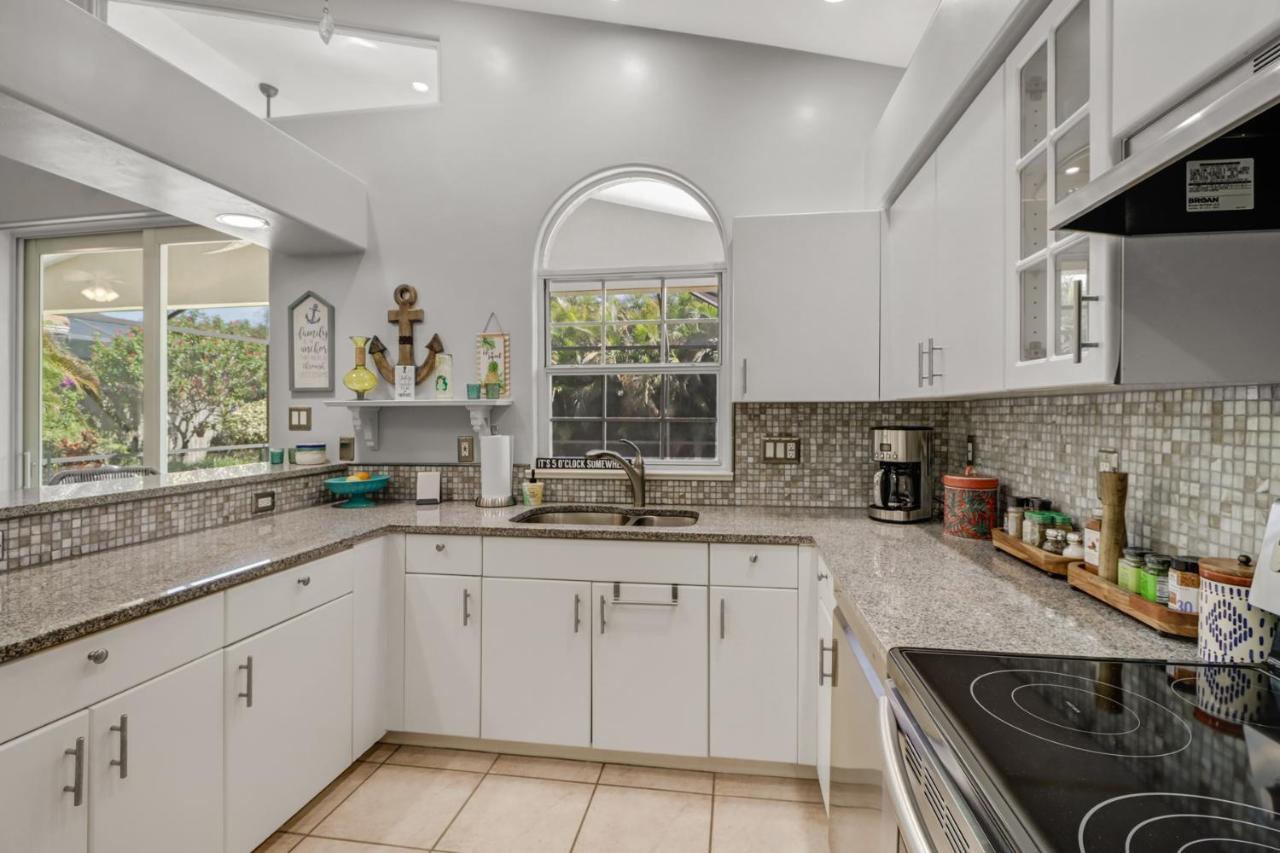 North Naples Cozy Beach House - 5 Minutes From Vanderbilt Beach מראה חיצוני תמונה